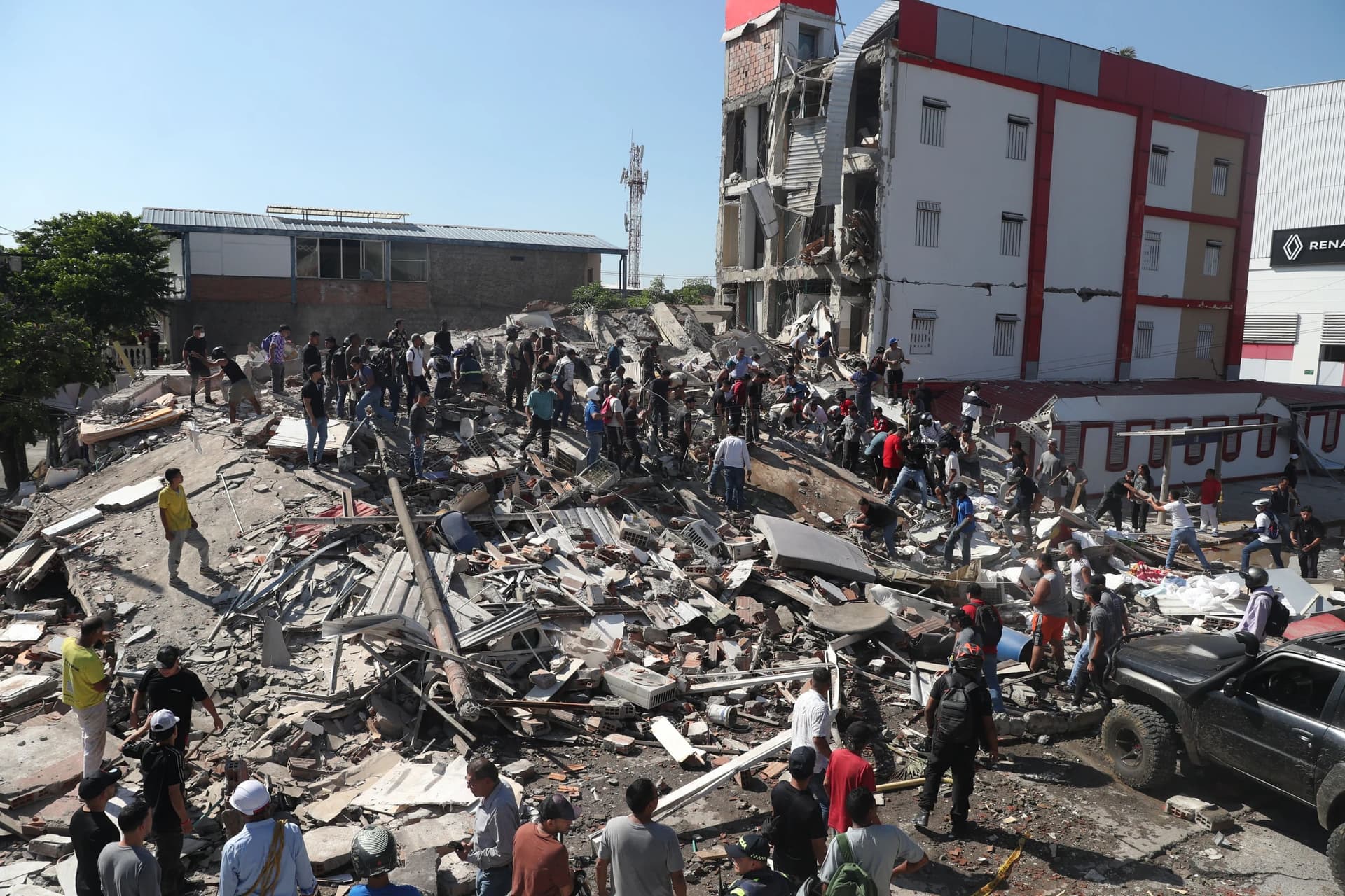 Colombia declara situación de desastre nacional tras terremoto; 111 muertos y graves daños
