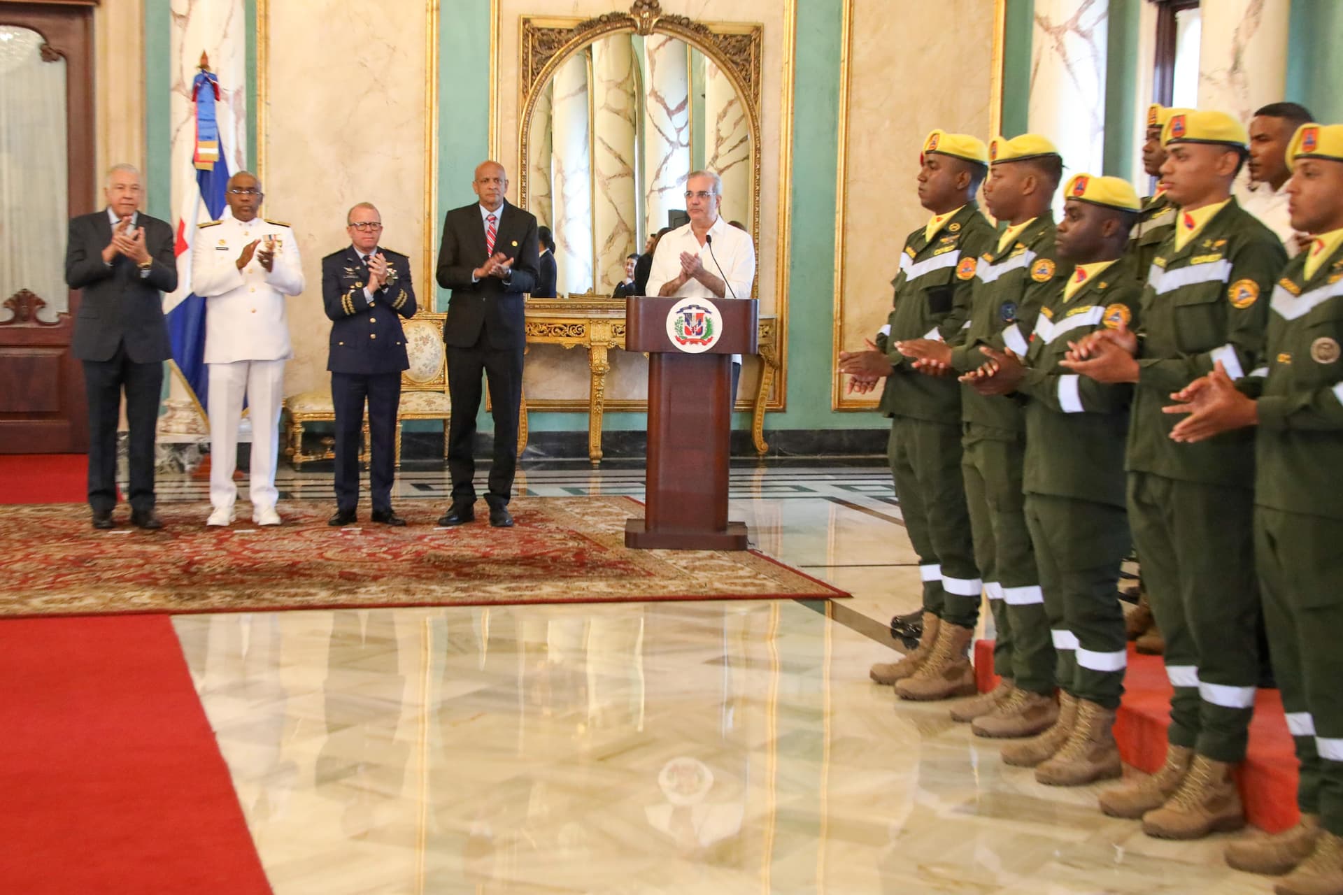 Venezuela confiere máximo reconocimiento a República Dominicana por auxilio en terremotos