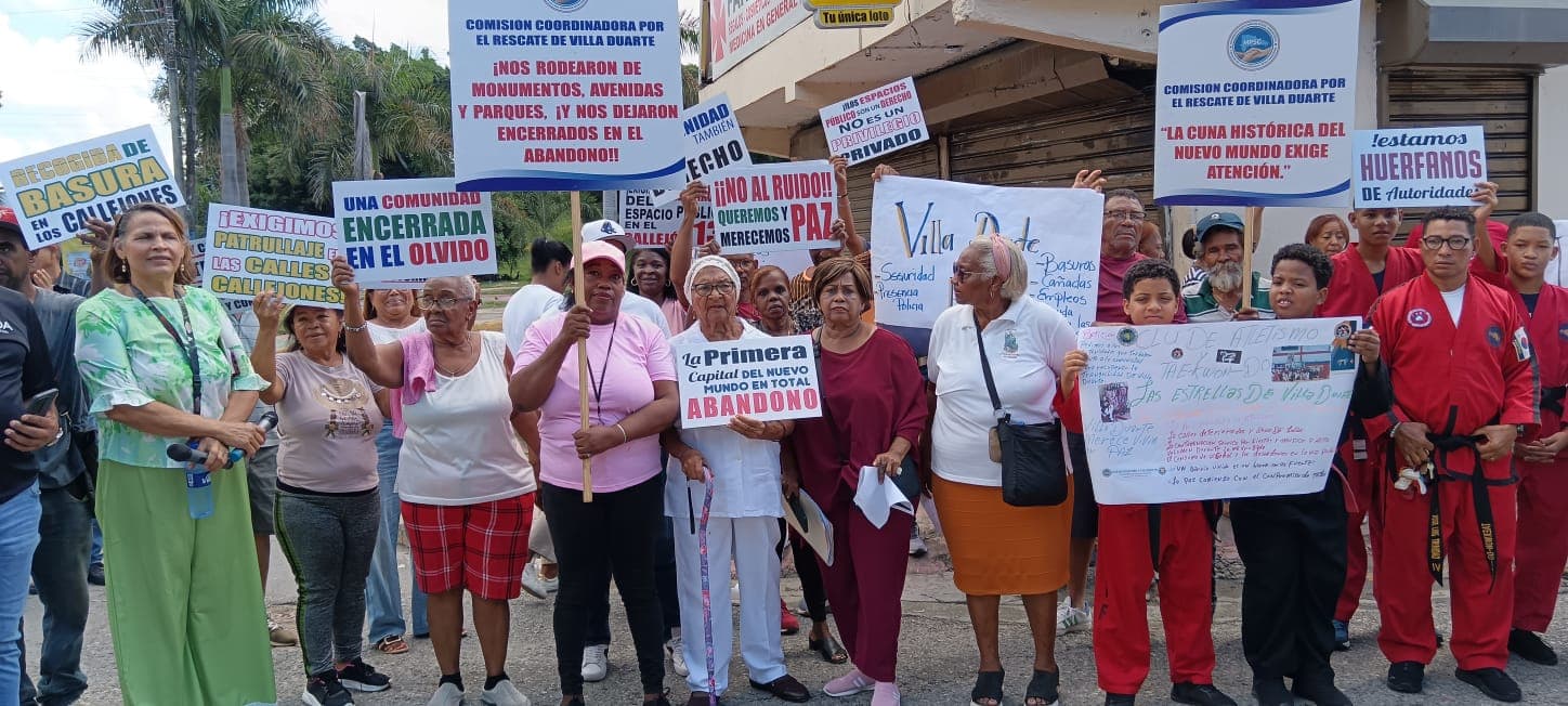 Comunitarios de Villa Duarte protestan de forma pacífica exigiendo soluciones a problemáticas