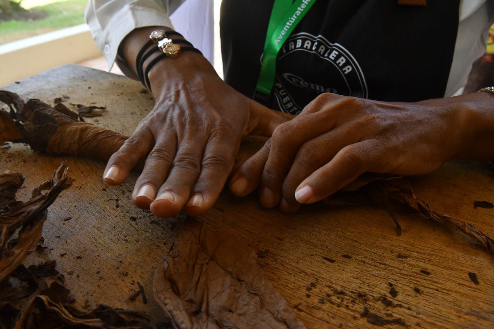 Elaboración artesanal del tabaco dominicano
