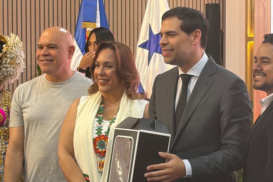 Panamá inaugura su pabellón como país invitado de la Feria del Libro de Santo Domingo